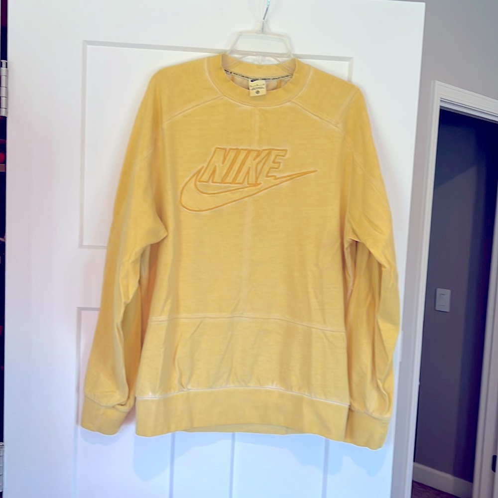 Nike top
